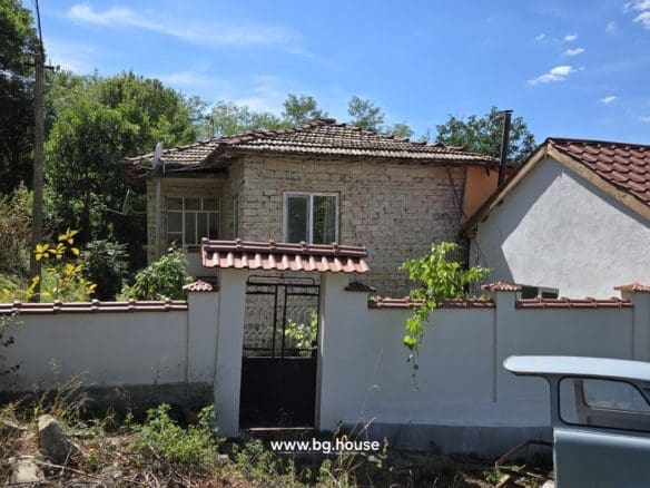 Bulgarian House for Sale in Village Zvezda – 1830m² Garden