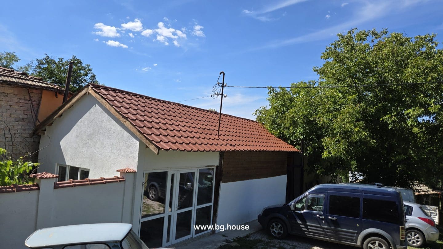 Bulgarian House for Sale in Village Zvezda – 1830m² Garden