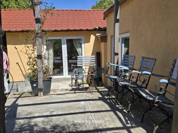 Bulgarian House for Sale in Village Zvezda – 1830m² Garden