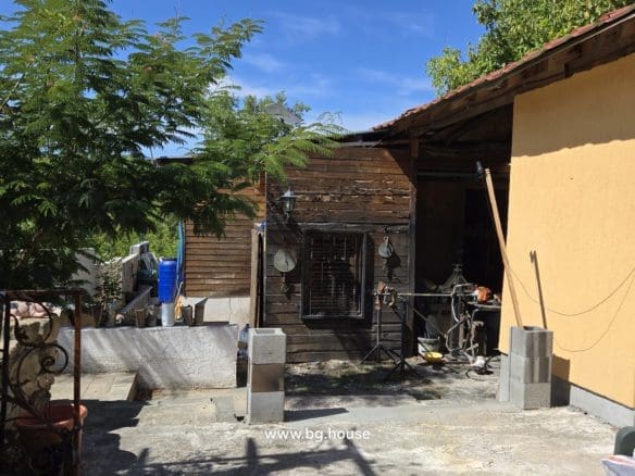 Bulgarian House for Sale in Village Zvezda – 1830m² Garden