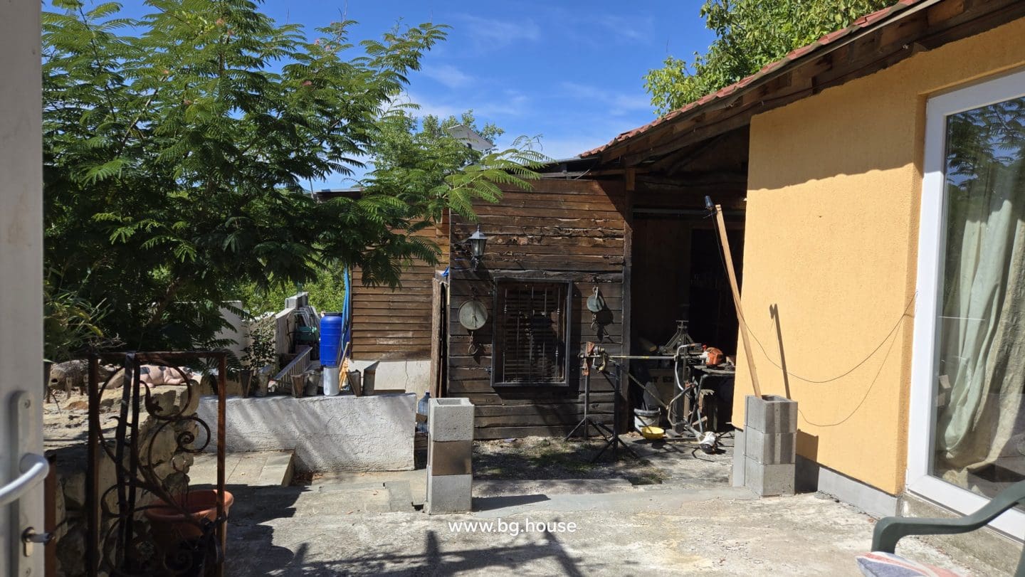 Bulgarian House for Sale in Village Zvezda – 1830m² Garden