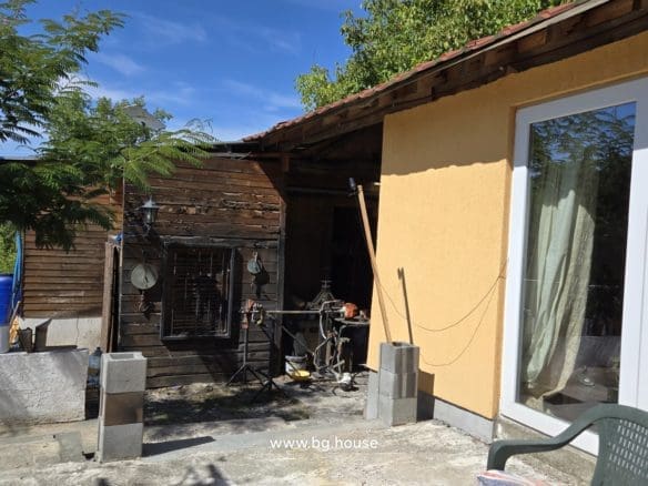 Bulgarian House for Sale in Village Zvezda – 1830m² Garden
