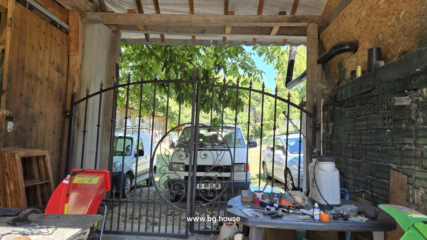 Bulgarian House for Sale in Village Zvezda – 1830m² Garden