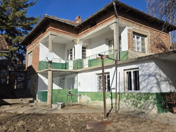 Bulgarian House for Sale in Village Baniska – 1510m² Freehold