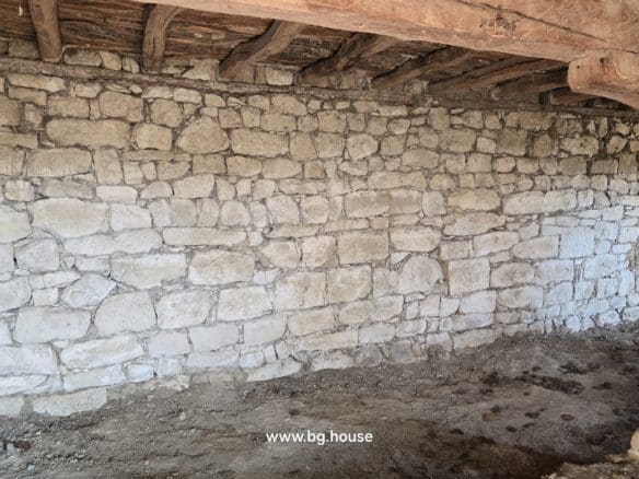 Authentic Bulgarian House in Village Pomoshtitsa – 1075m² Garden