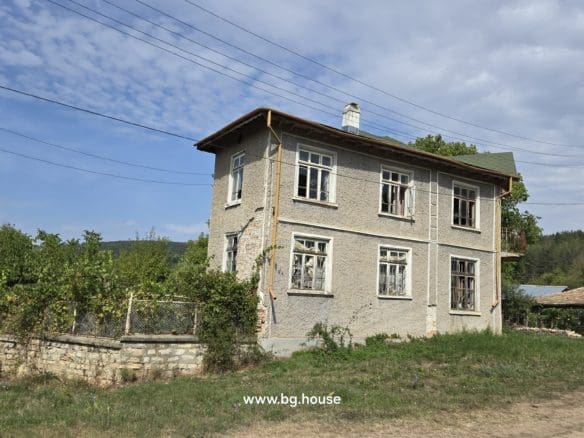 Bulgarian House for Sale in Village Voditsa – 5 Bedrooms, 1100m²