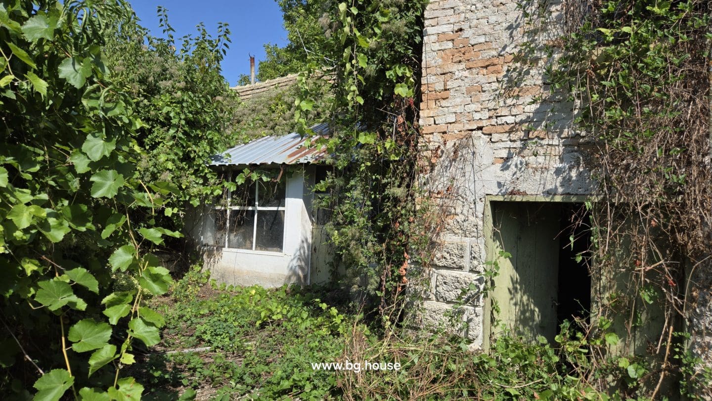 Bulgarian House for Sale in Village Voditsa – 5 Bedrooms, 1100m²