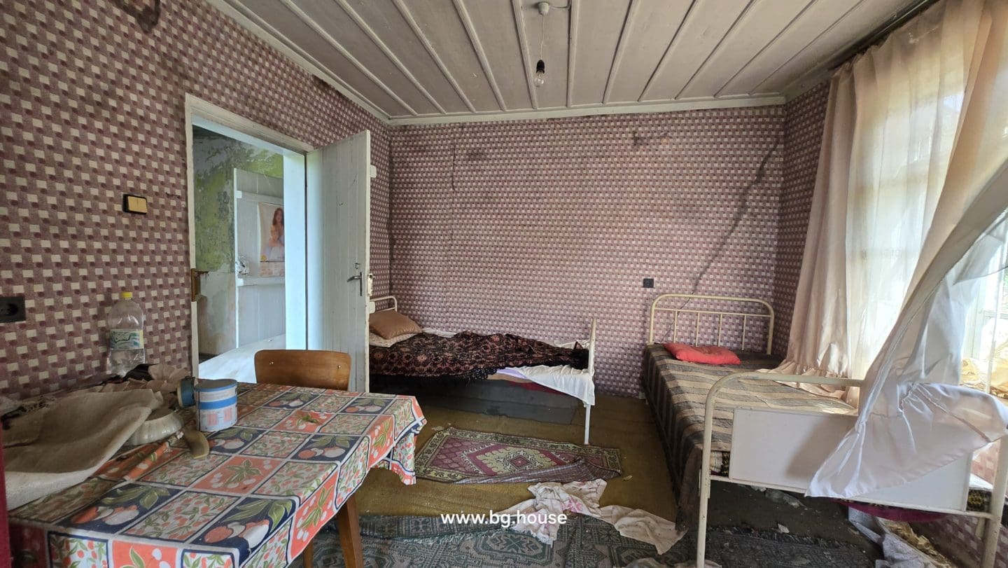 Bulgarian House for Sale in Village Voditsa – 5 Bedrooms, 1100m²