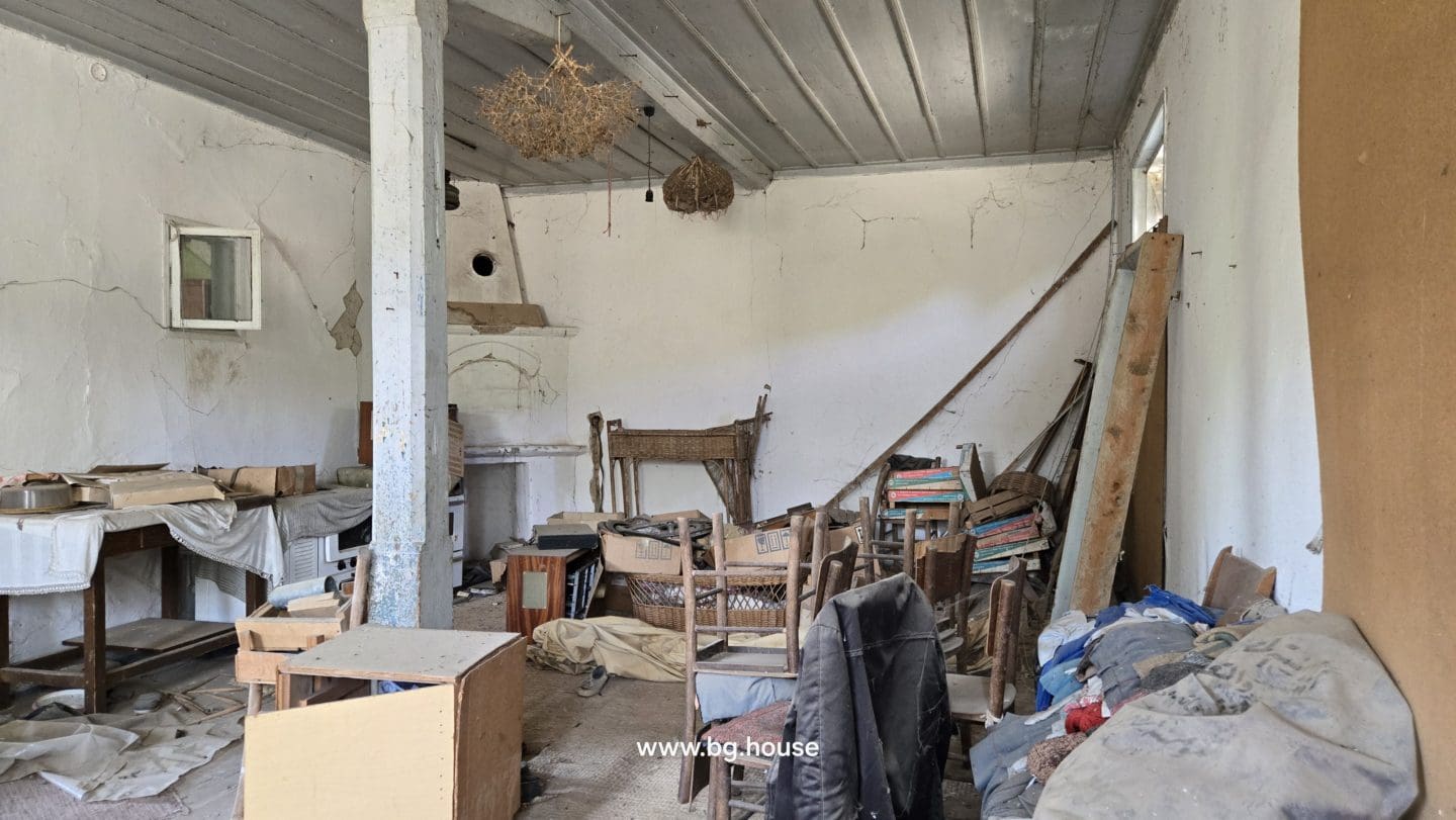 Bulgarian House for Sale in Village Voditsa – 5 Bedrooms, 1100m²