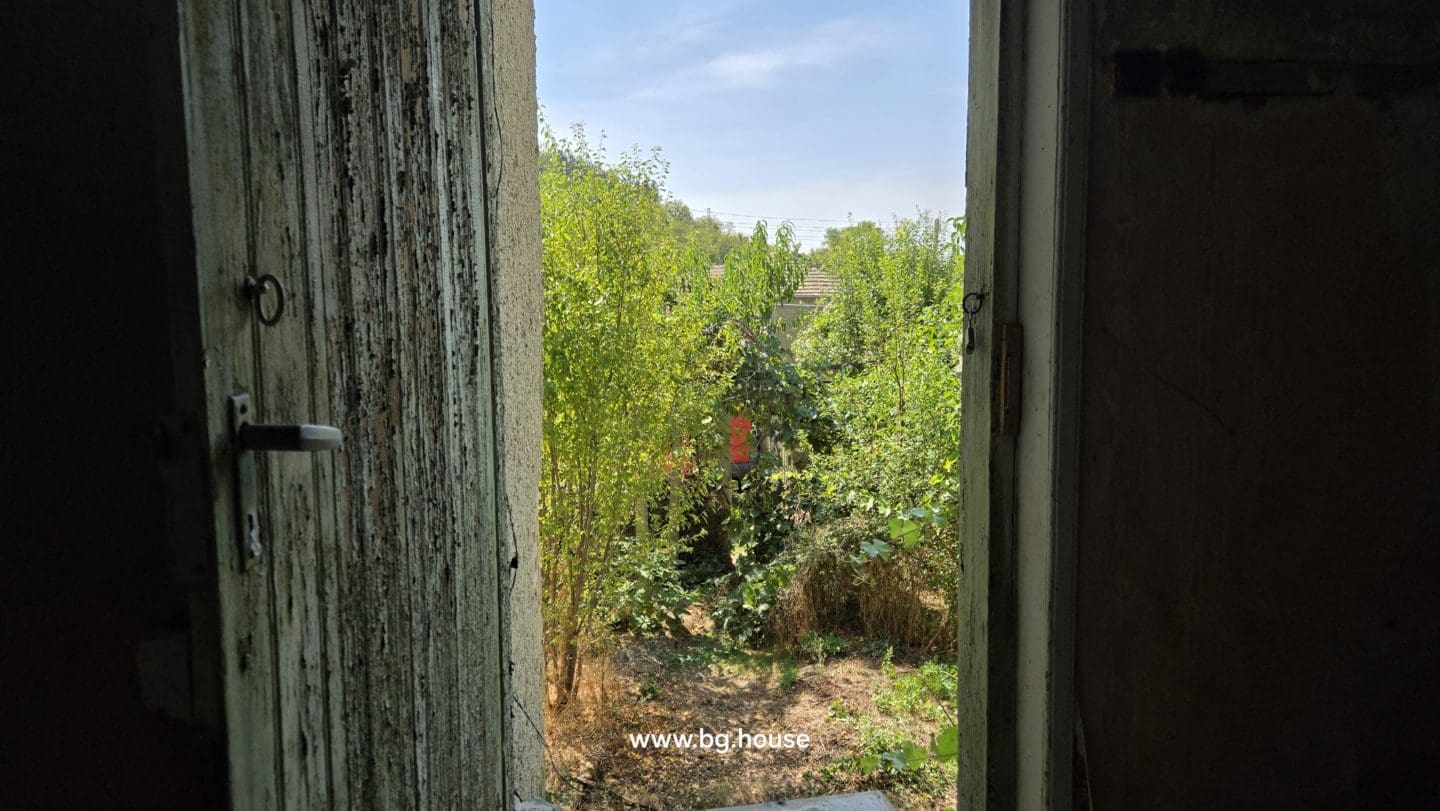 Bulgarian House for Sale in Village Voditsa – 5 Bedrooms, 1100m²