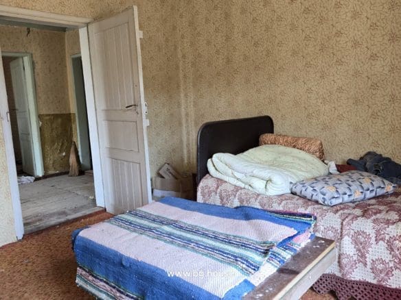 Bulgarian House for Sale in Village Voditsa – 5 Bedrooms, 1100m²
