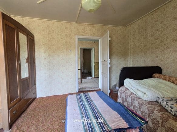 Bulgarian House for Sale in Village Voditsa – 5 Bedrooms, 1100m²