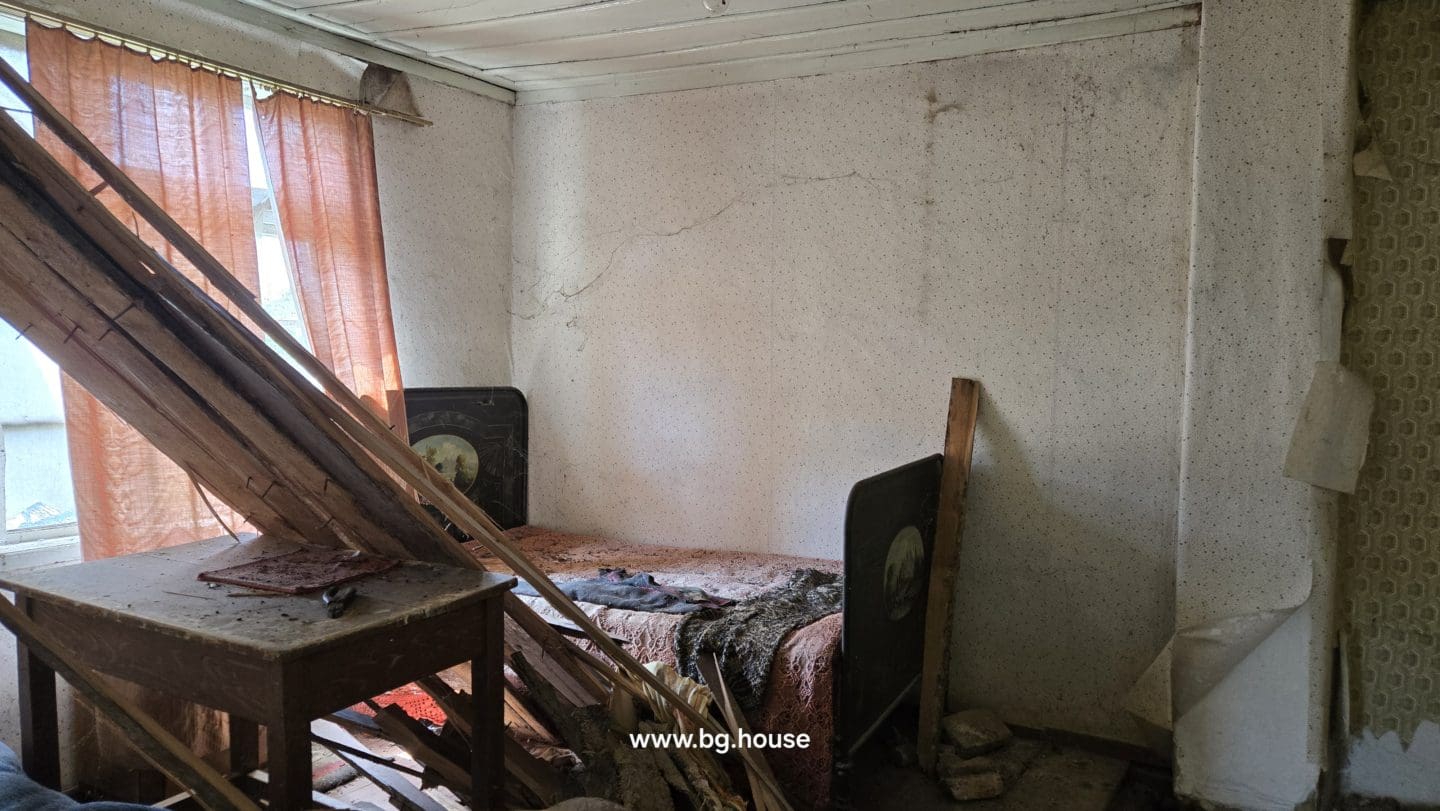 Bulgarian House for Sale in Village Voditsa – 5 Bedrooms, 1100m²