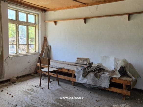 Bulgarian House for Sale in Village Voditsa – 5 Bedrooms, 1100m²