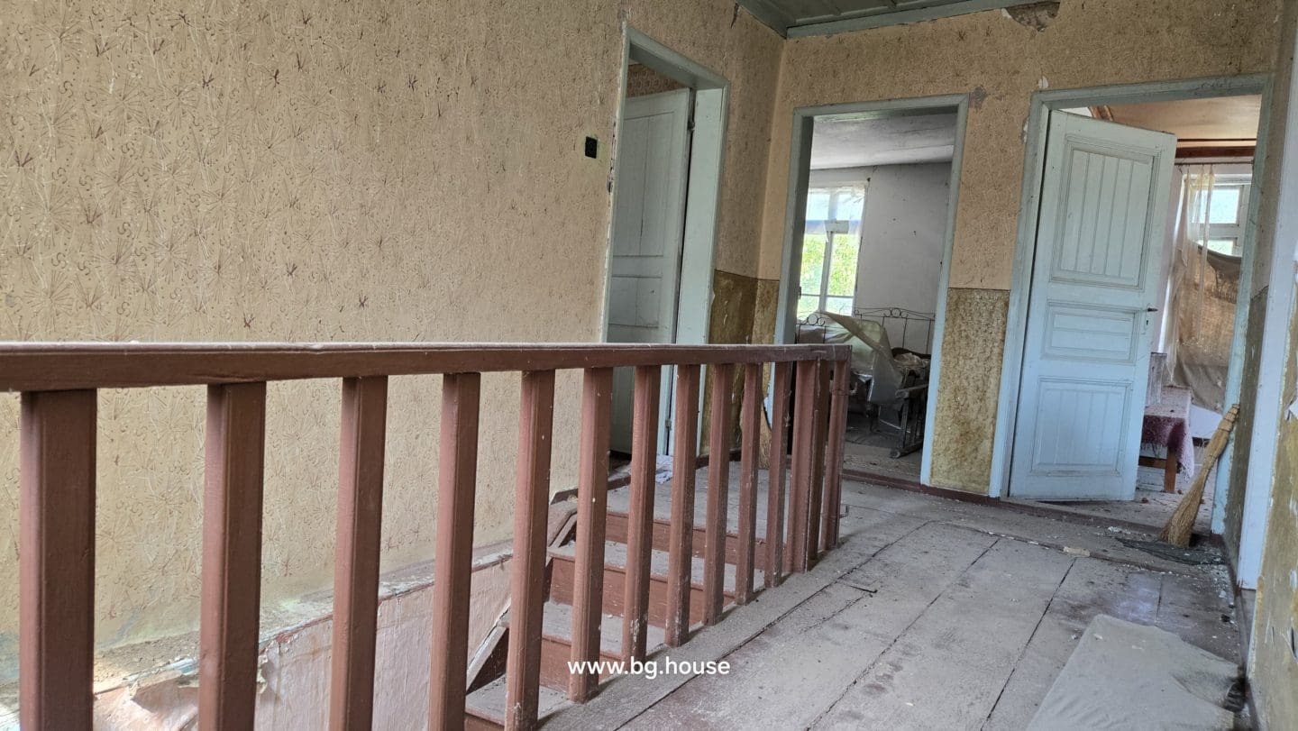 Bulgarian House for Sale in Village Voditsa – 5 Bedrooms, 1100m²