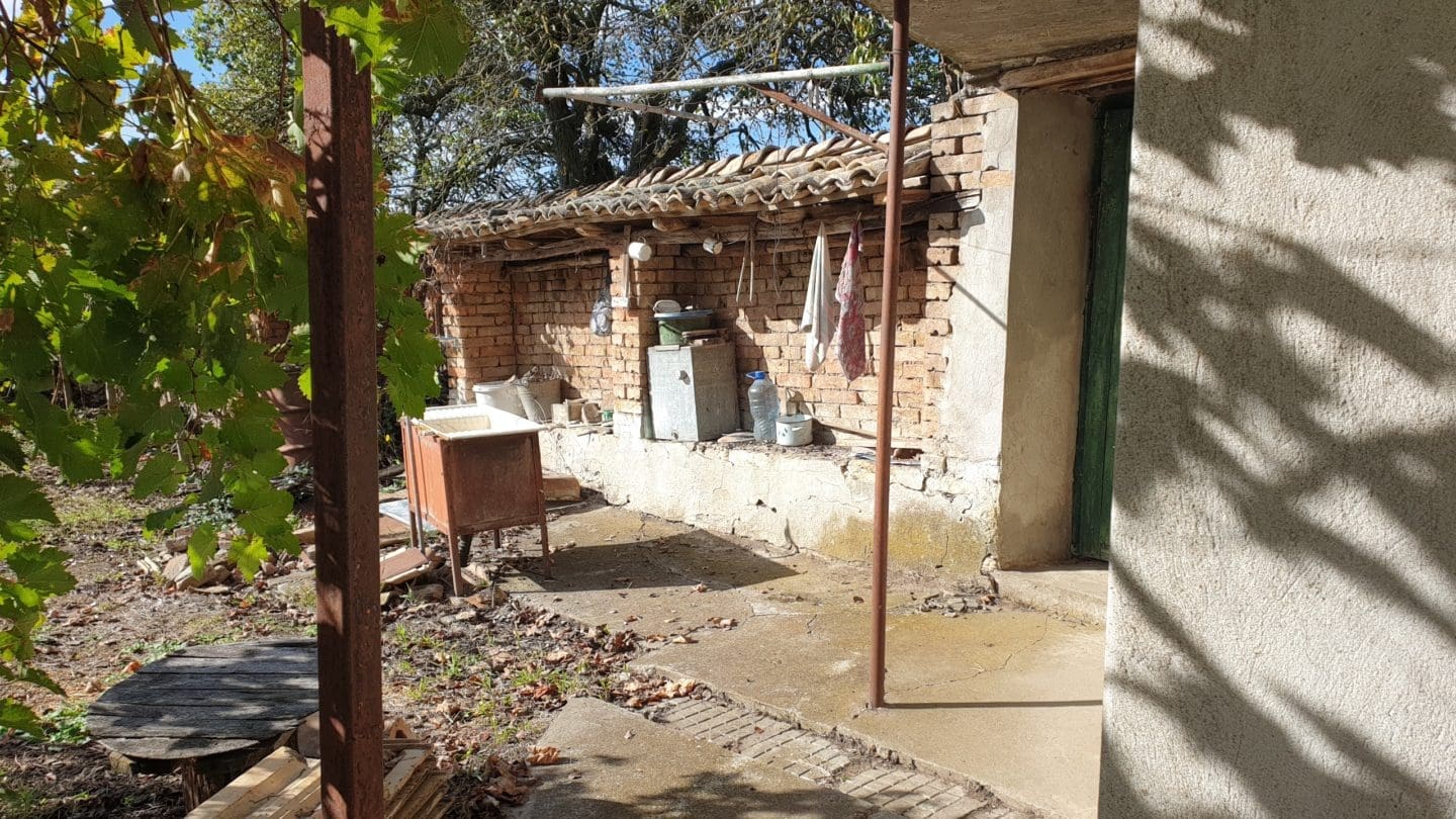 Bulgarian House for Sale in Village Palamartsa – 1200m² Land