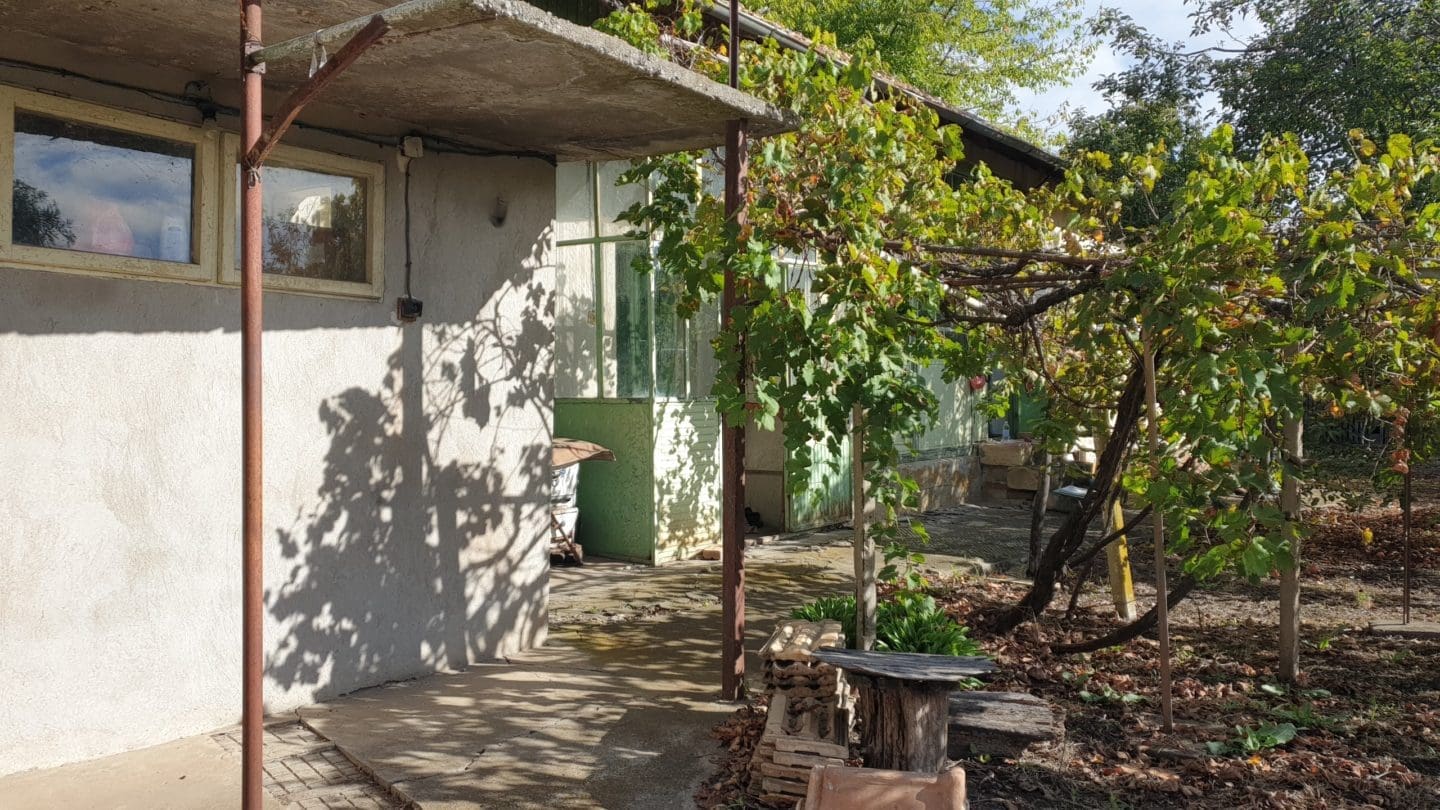 Bulgarian House for Sale in Village Palamartsa – 1200m² Land