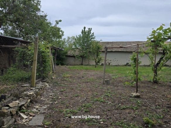 Bulgarian House for Sale in Village Palamartsa – 1200m² Land
