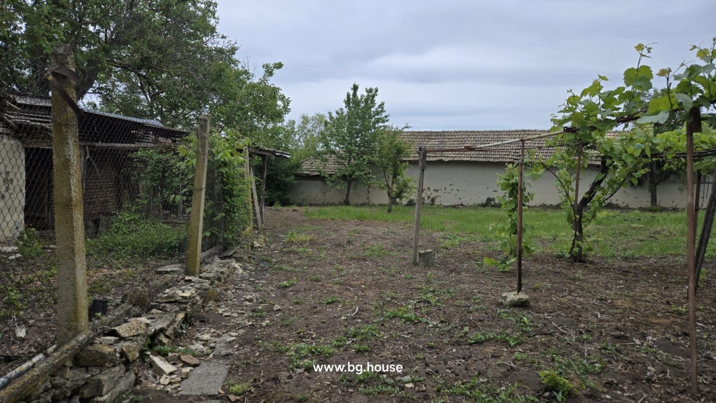Bulgarian House for Sale in Village Palamartsa – 1200m² Land