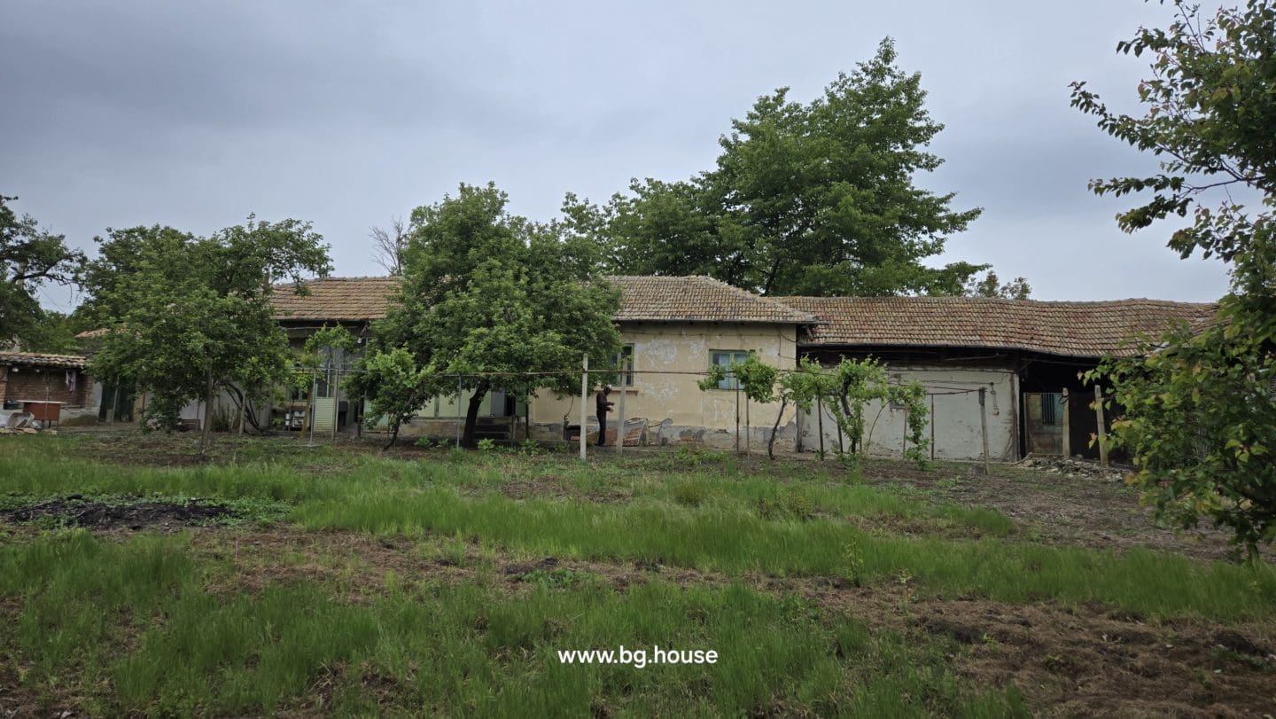 Bulgarian House for Sale in Village Palamartsa – 1200m² Land