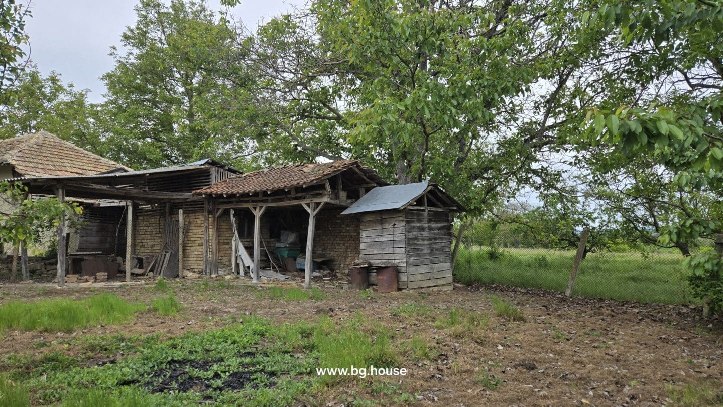 Bulgarian House for Sale in Village Palamartsa – 1200m² Land