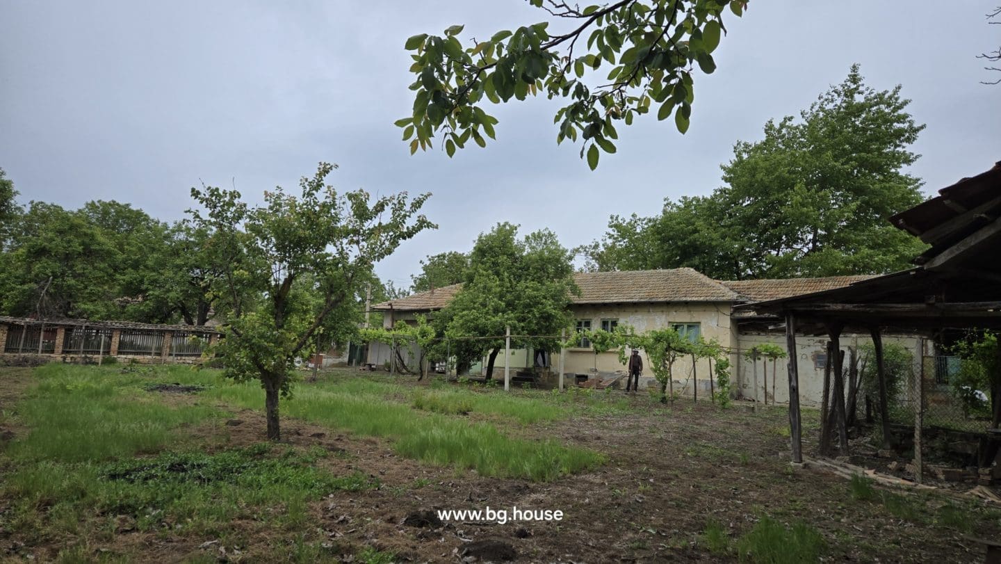 Bulgarian House for Sale in Village Palamartsa – 1200m² Land