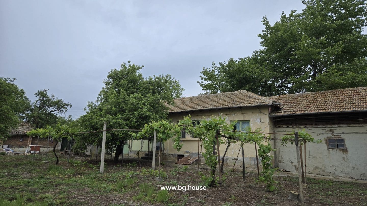 Bulgarian House for Sale in Village Palamartsa – 1200m² Land