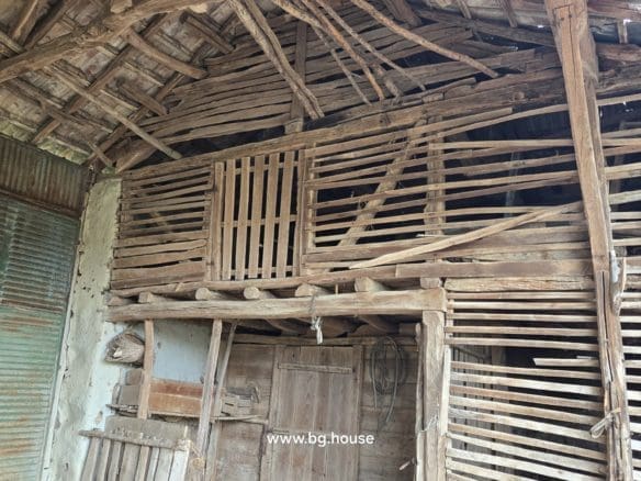 Bulgarian House for Sale in Village Palamartsa – 1200m² Land