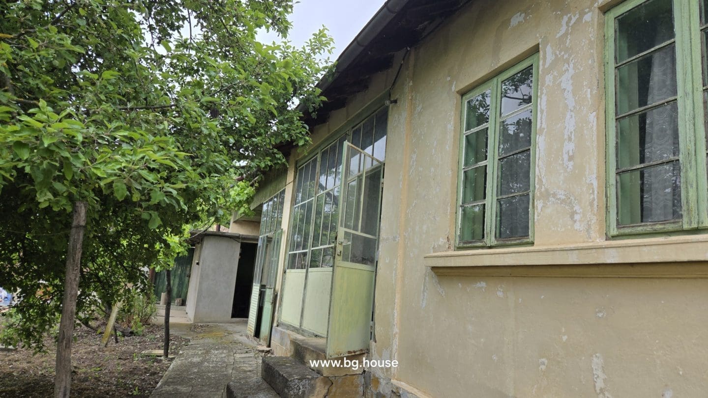 Bulgarian House for Sale in Village Palamartsa – 1200m² Land