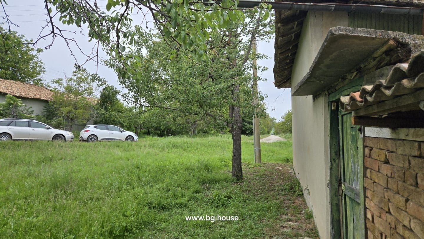 Bulgarian House for Sale in Village Palamartsa – 1200m² Land