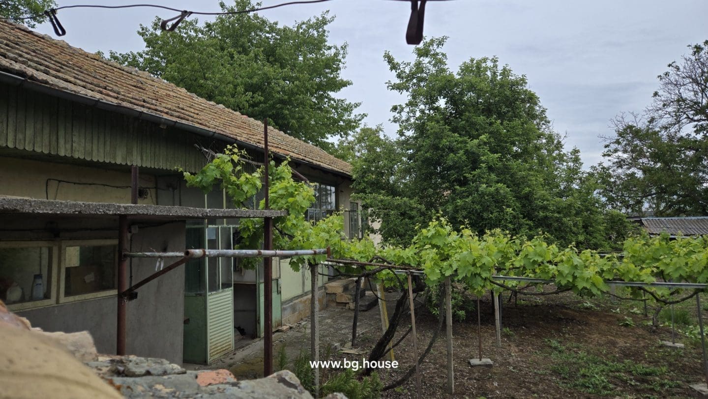 Bulgarian House for Sale in Village Palamartsa – 1200m² Land