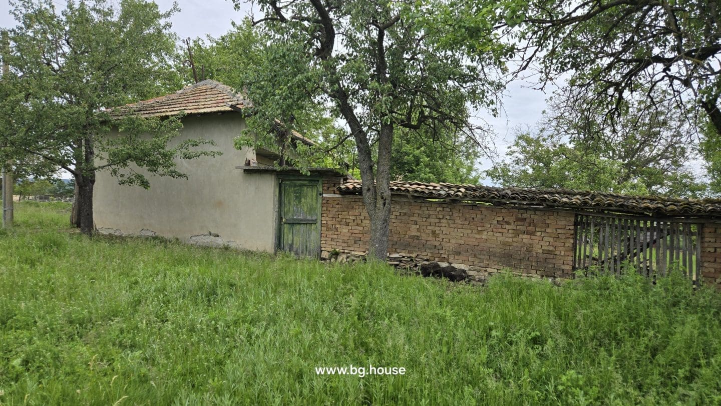 Bulgarian House for Sale in Village Palamartsa – 1200m² Land