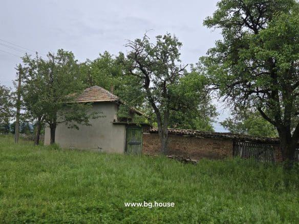 Bulgarian House for Sale in Village Palamartsa – 1200m² Land