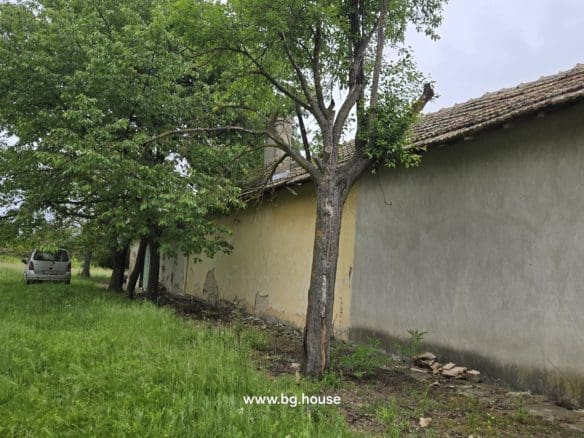 Bulgarian House for Sale in Village Palamartsa – 1200m² Land