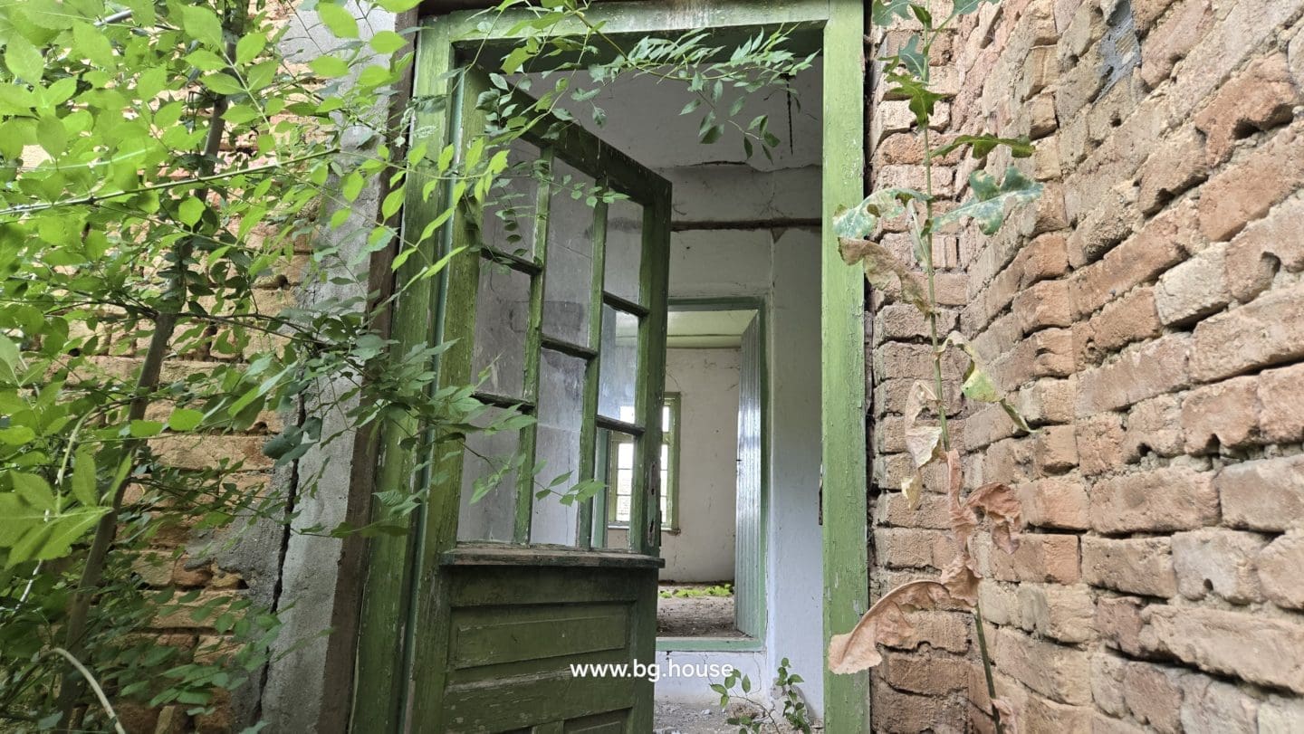 Cheap Bulgarian Property for Sale in Pomoshtitsa – 872m² Land