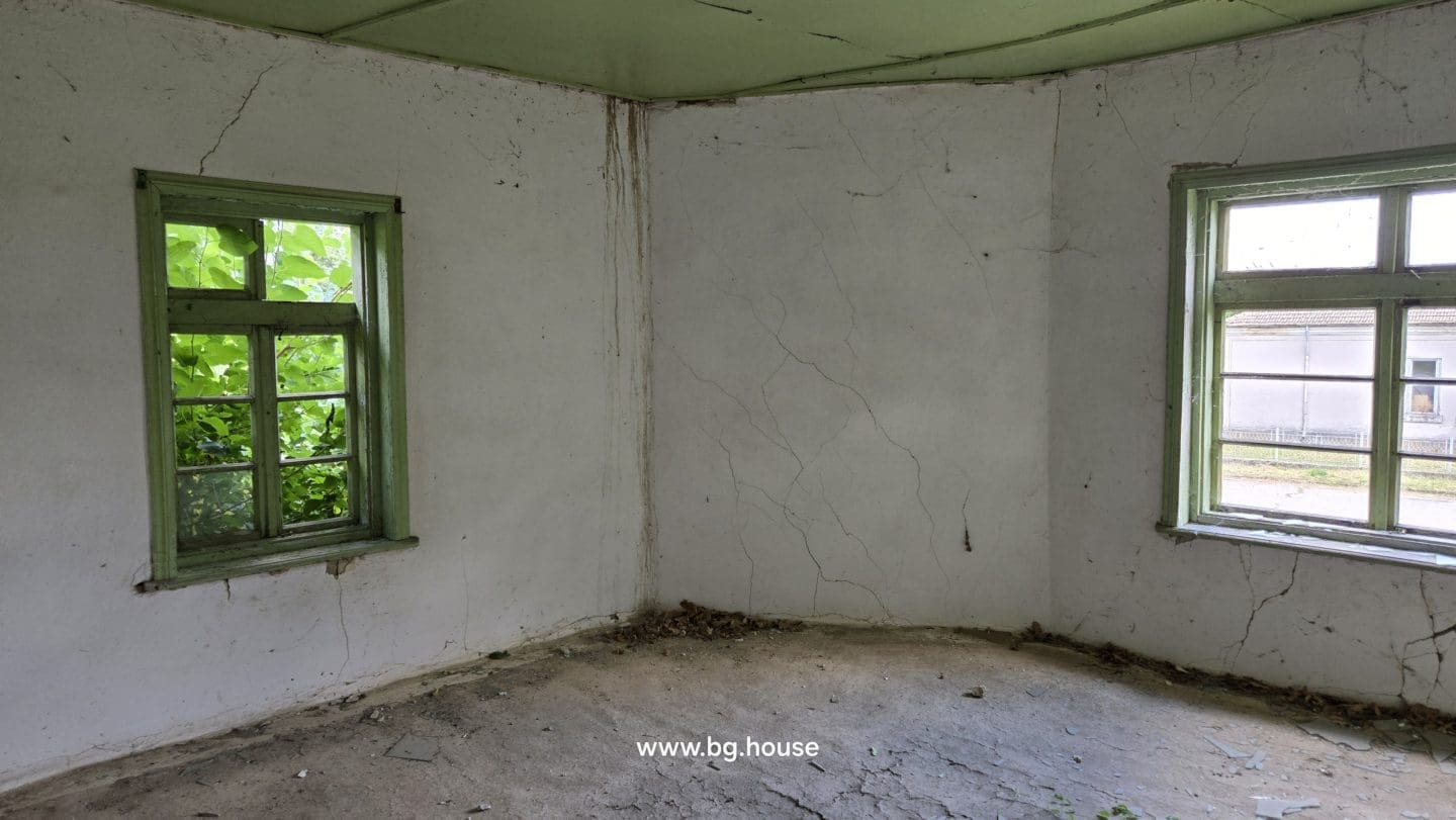 Cheap Bulgarian Property for Sale in Pomoshtitsa – 872m² Land