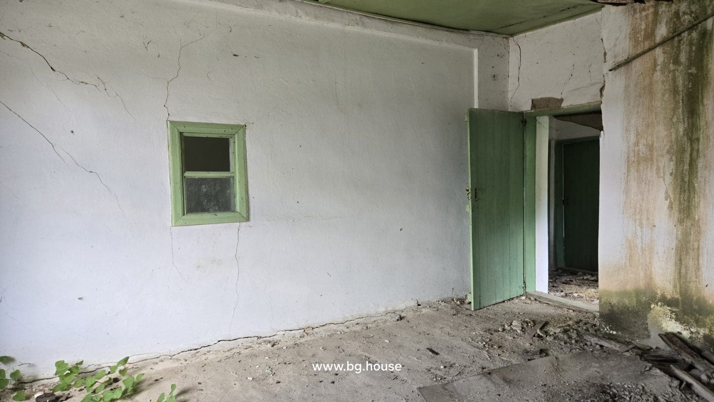 Cheap Bulgarian Property for Sale in Pomoshtitsa – 872m² Land