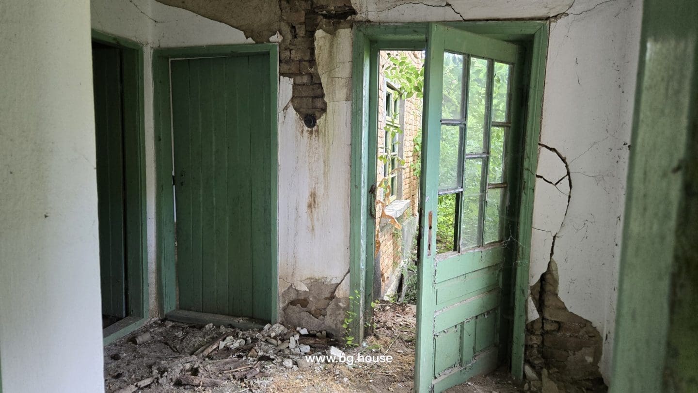 Cheap Bulgarian Property for Sale in Pomoshtitsa – 872m² Land