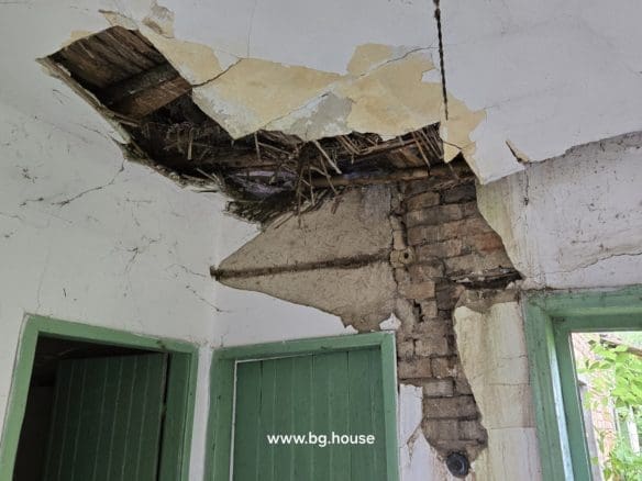 Cheap Bulgarian Property for Sale in Pomoshtitsa – 872m² Land