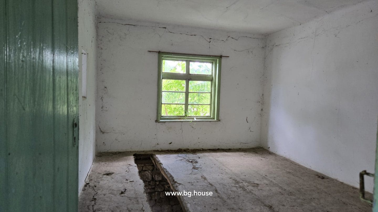 Cheap Bulgarian Property for Sale in Pomoshtitsa – 872m² Land