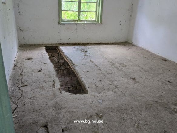 Cheap Bulgarian Property for Sale in Pomoshtitsa – 872m² Land