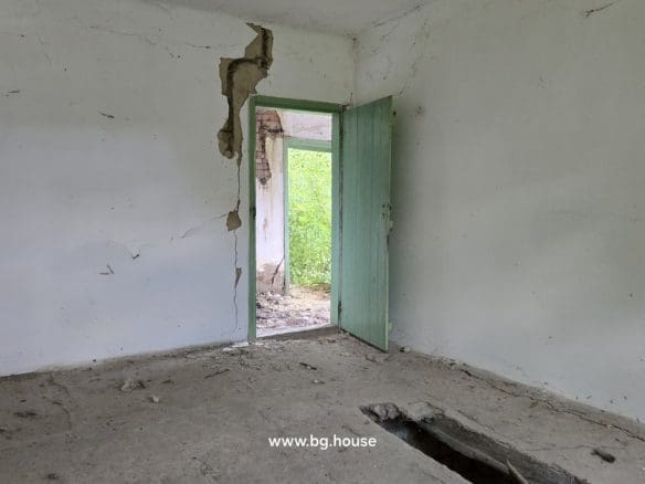 Cheap Bulgarian Property for Sale in Pomoshtitsa – 872m² Land