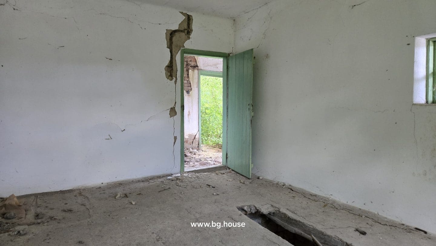 Cheap Bulgarian Property for Sale in Pomoshtitsa – 872m² Land