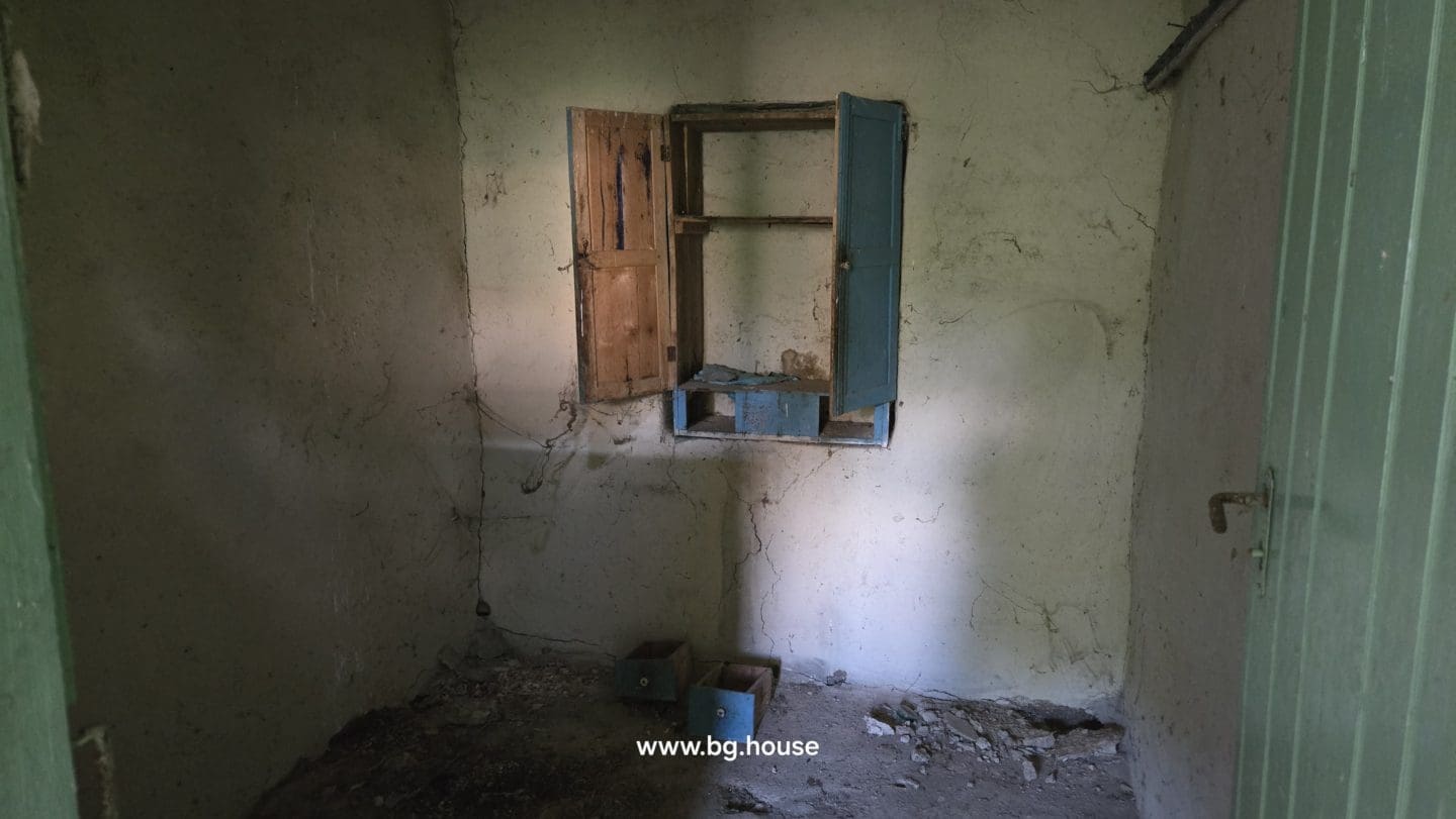 Cheap Bulgarian Property for Sale in Pomoshtitsa – 872m² Land