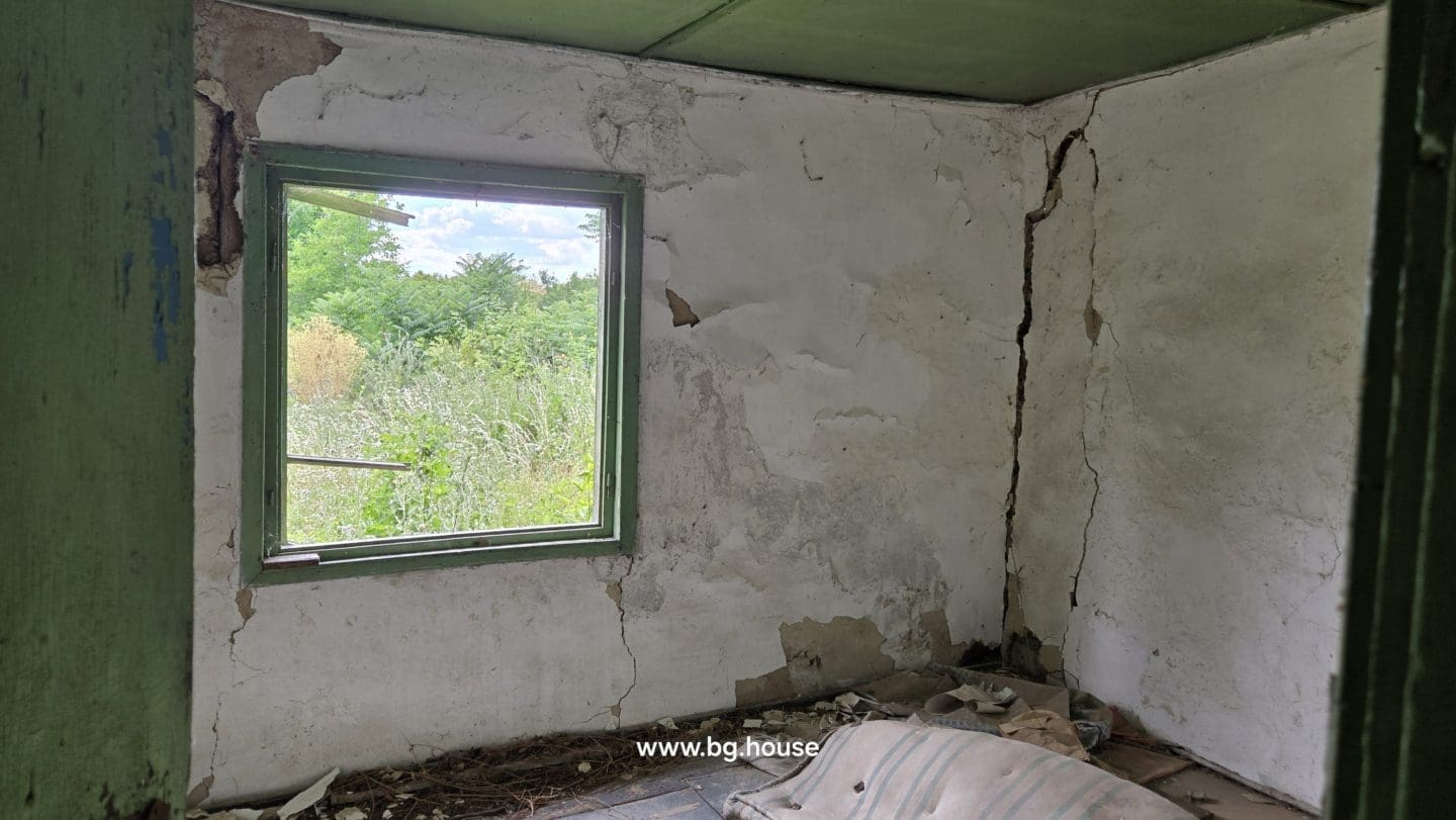 Cheap Bulgarian Property for Sale in Pomoshtitsa – 872m² Land