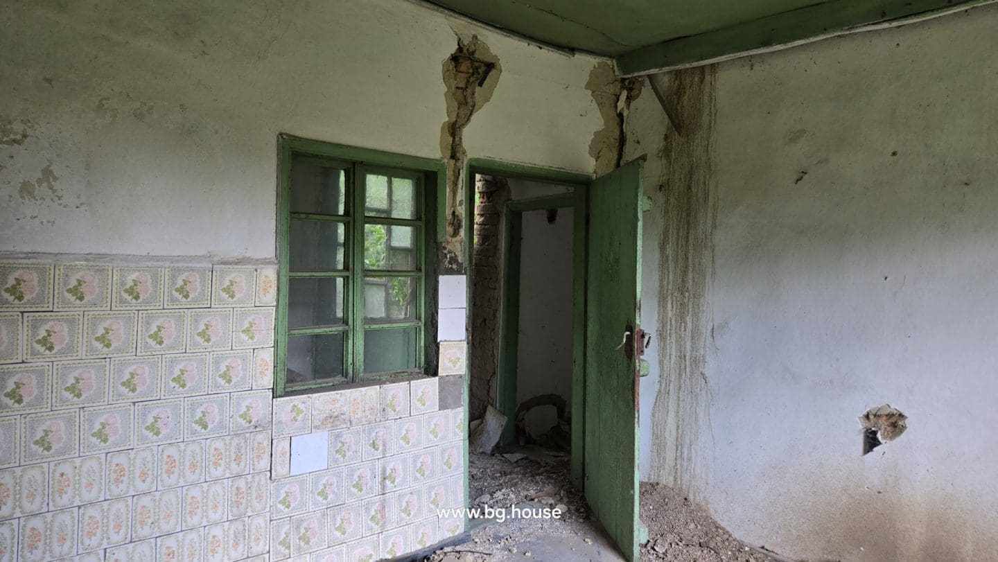 Cheap Bulgarian Property for Sale in Pomoshtitsa – 872m² Land