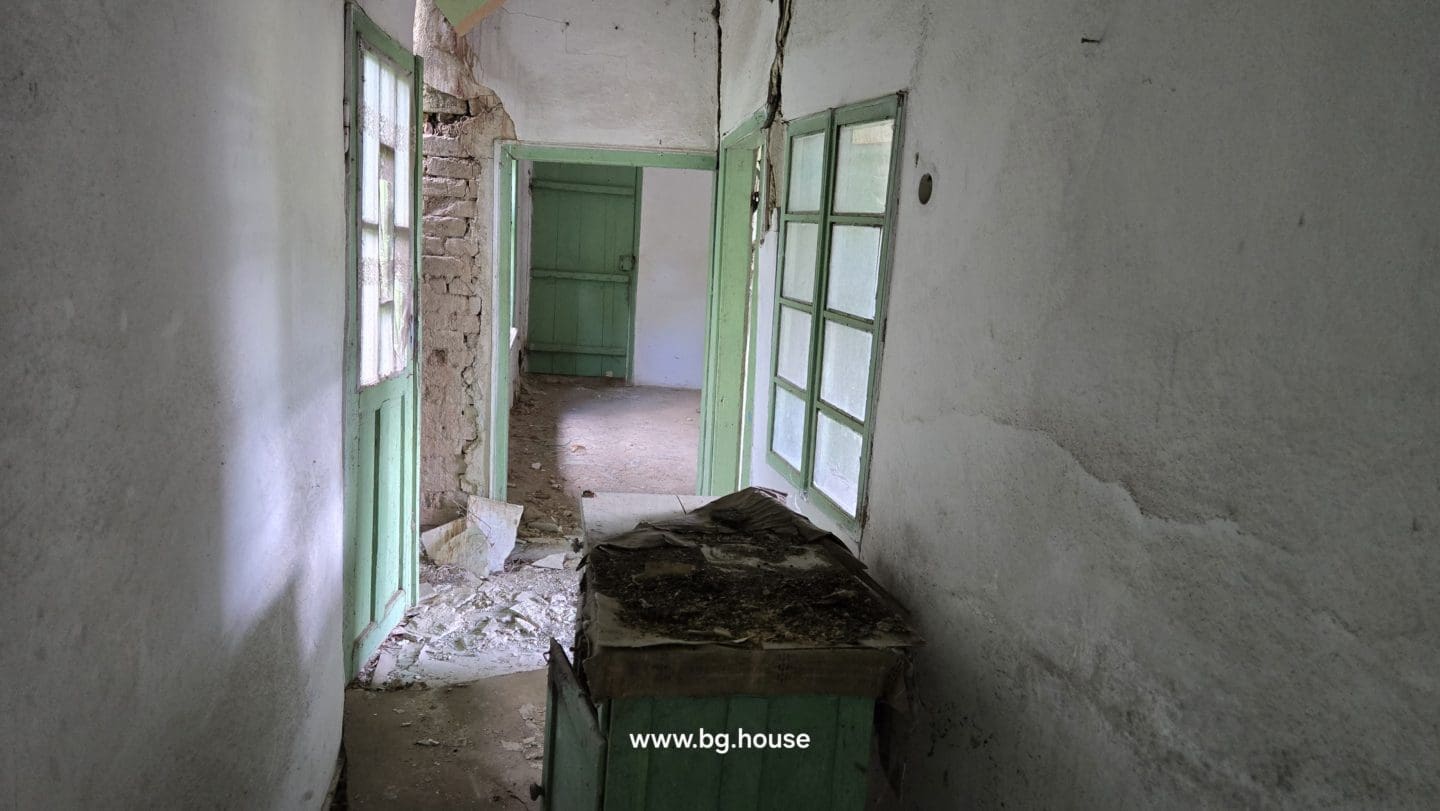 Cheap Bulgarian Property for Sale in Pomoshtitsa – 872m² Land