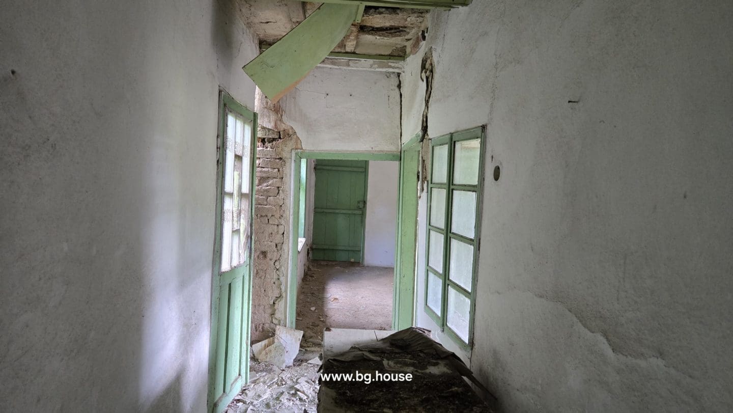Cheap Bulgarian Property for Sale in Pomoshtitsa – 872m² Land