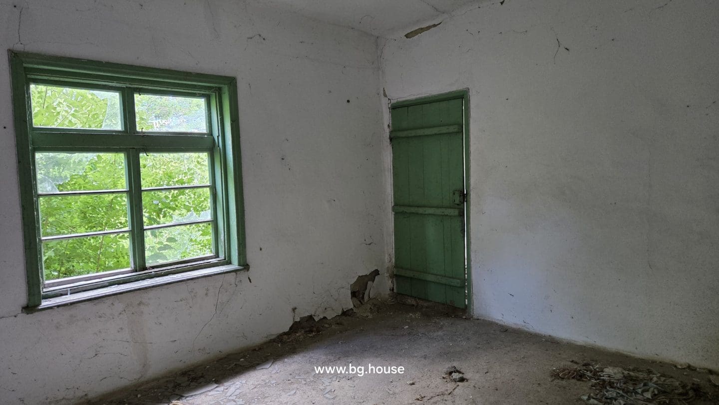 Cheap Bulgarian Property for Sale in Pomoshtitsa – 872m² Land