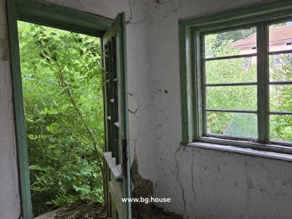 Cheap Bulgarian Property for Sale in Pomoshtitsa – 872m² Land